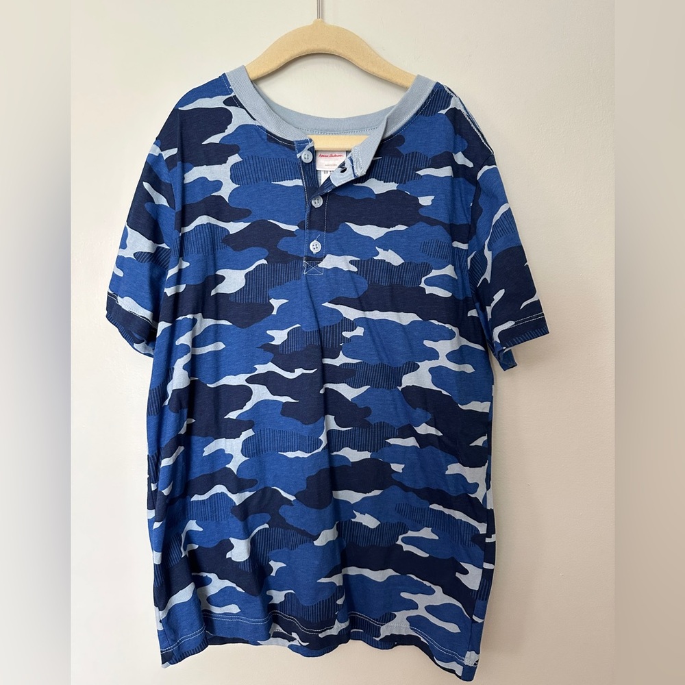 Hanna Andersson Boys Blue Camo Henley T-shirt, size 10. Perfect for summer!
